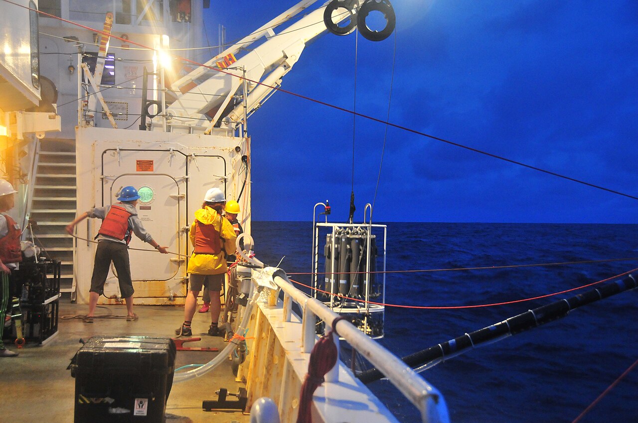 Ocean researchers find biological clues in a bottle of seawater